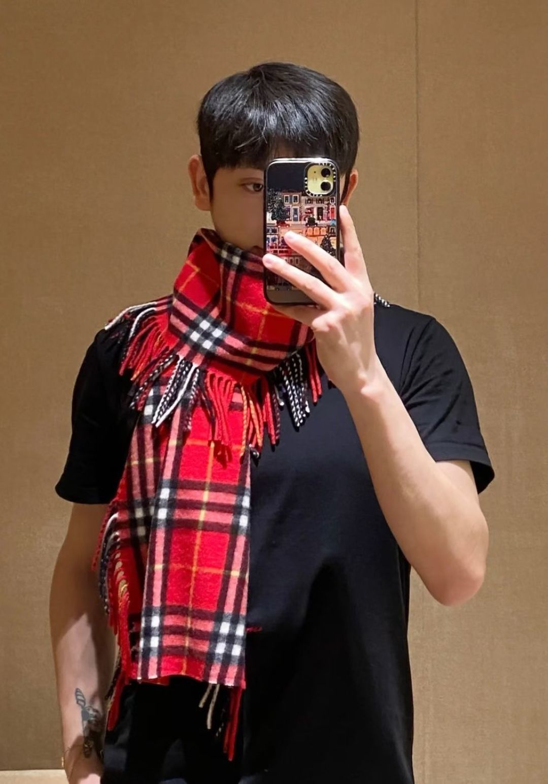 Burberry B家蜈蚣巾金靖同款新品到货 采用内蒙古 羊绒毛 最新款男女通用 重磅推荐 的格子