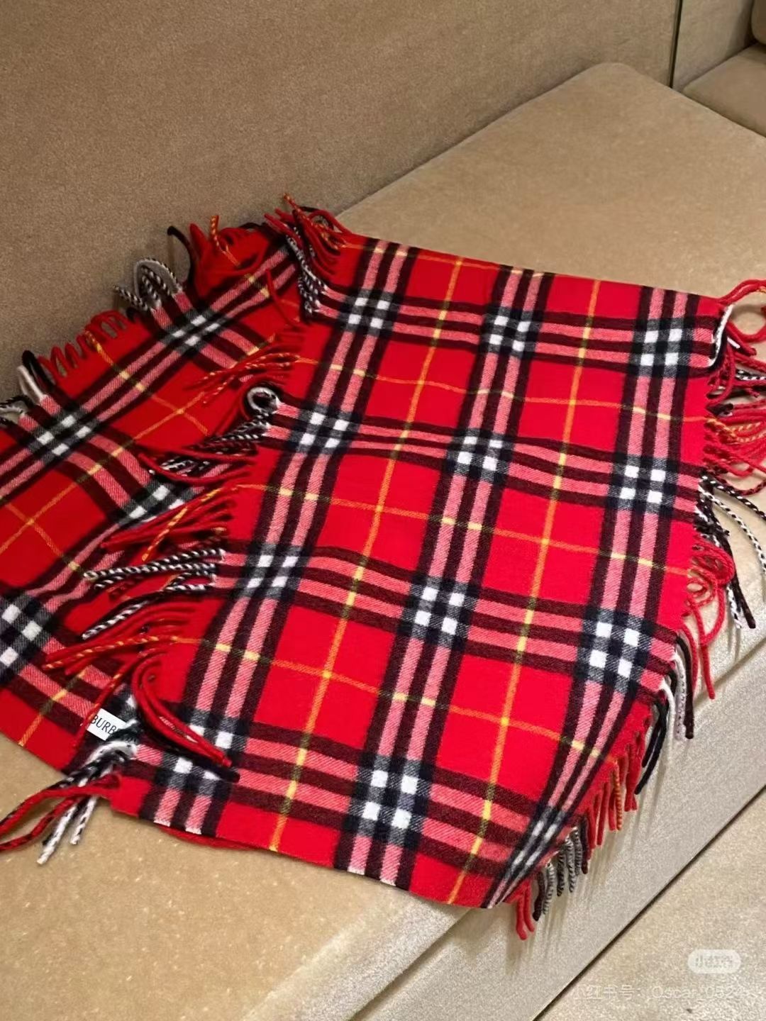 Burberry B家蜈蚣巾金靖同款新品到货 采用内蒙古 羊绒毛 最新款男女通用 重磅推荐 的格子
