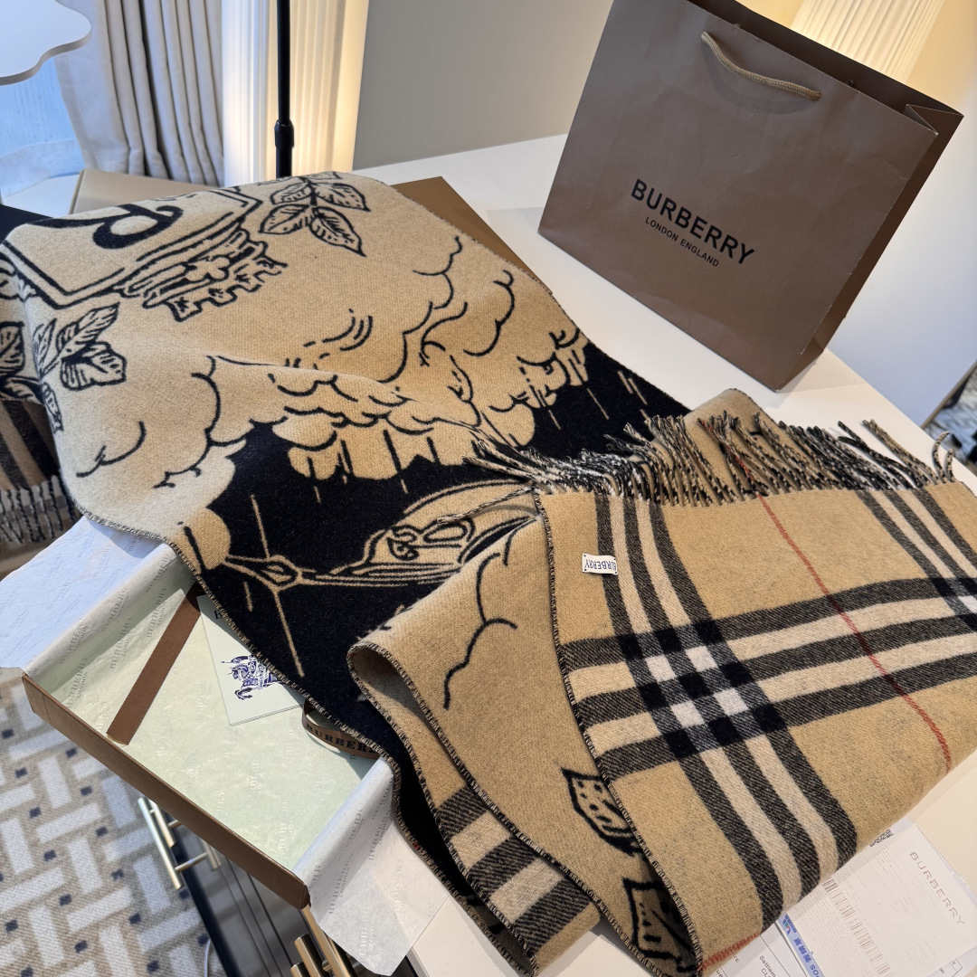 Burberry 新色……独家 Bur战马骑士双面披肩 各种 被誉为Burberry今年最美的款 最 的提花战马徽标 最美的 焦糖配色披肩