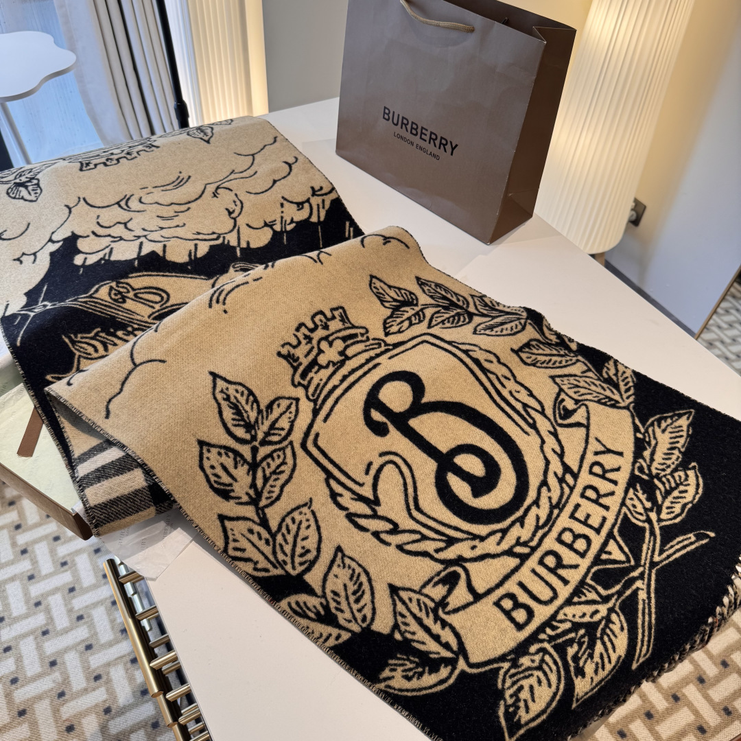 Burberry 新色……独家 Bur战马骑士双面披肩 各种 被誉为Burberry今年最美的款 最 的提花战马徽标 最美的 焦糖配色披肩