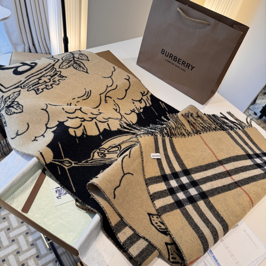 Burberry 新色……独家 Bur战马骑士双面披肩 各种 被誉为Burberry今年最美的款 最 的提花战马徽标 最美的 焦糖配色披肩