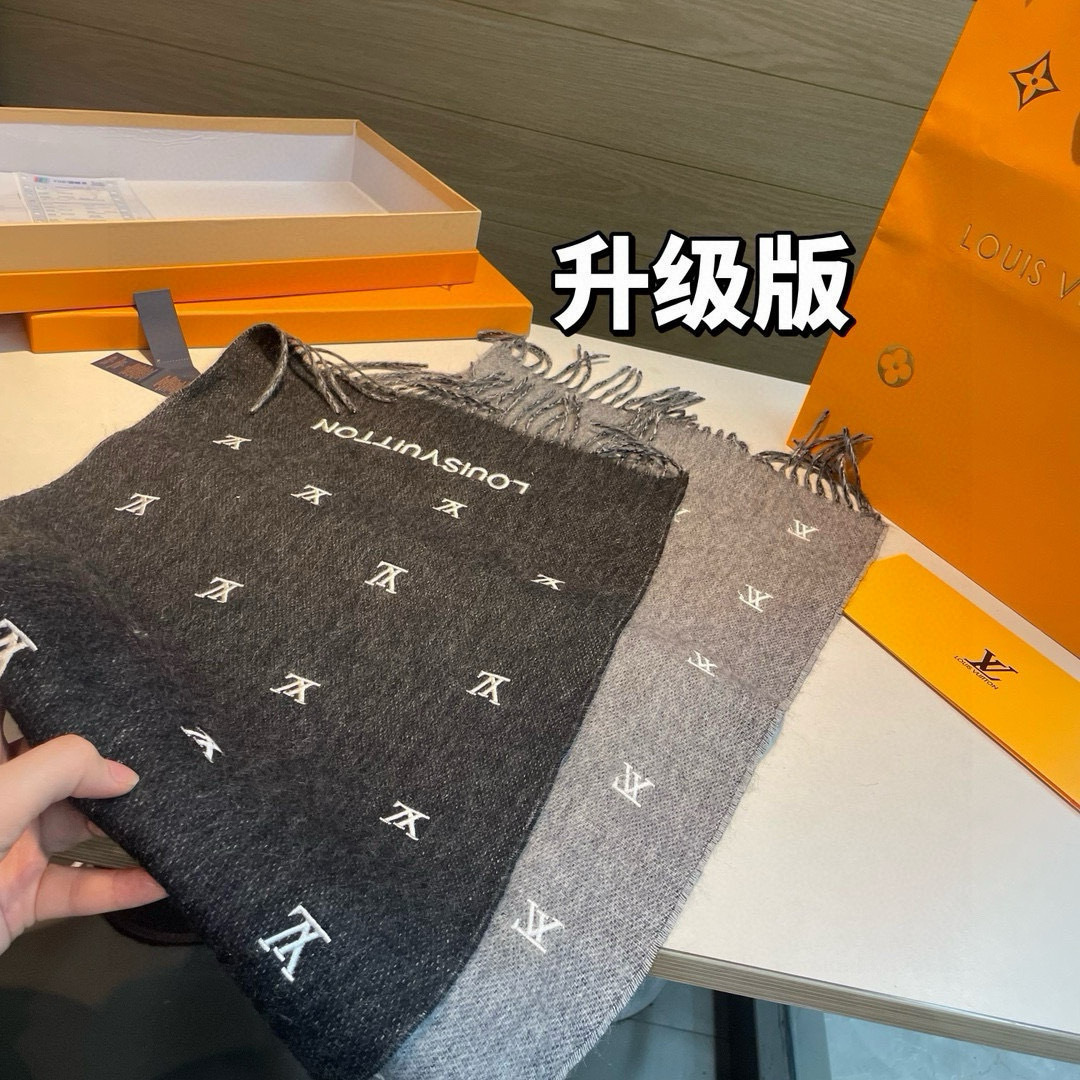 Louis Vuitton Louis Vuitton 渠道独家特供大驴 款满天星当季双面热款女羔绒两用围巾