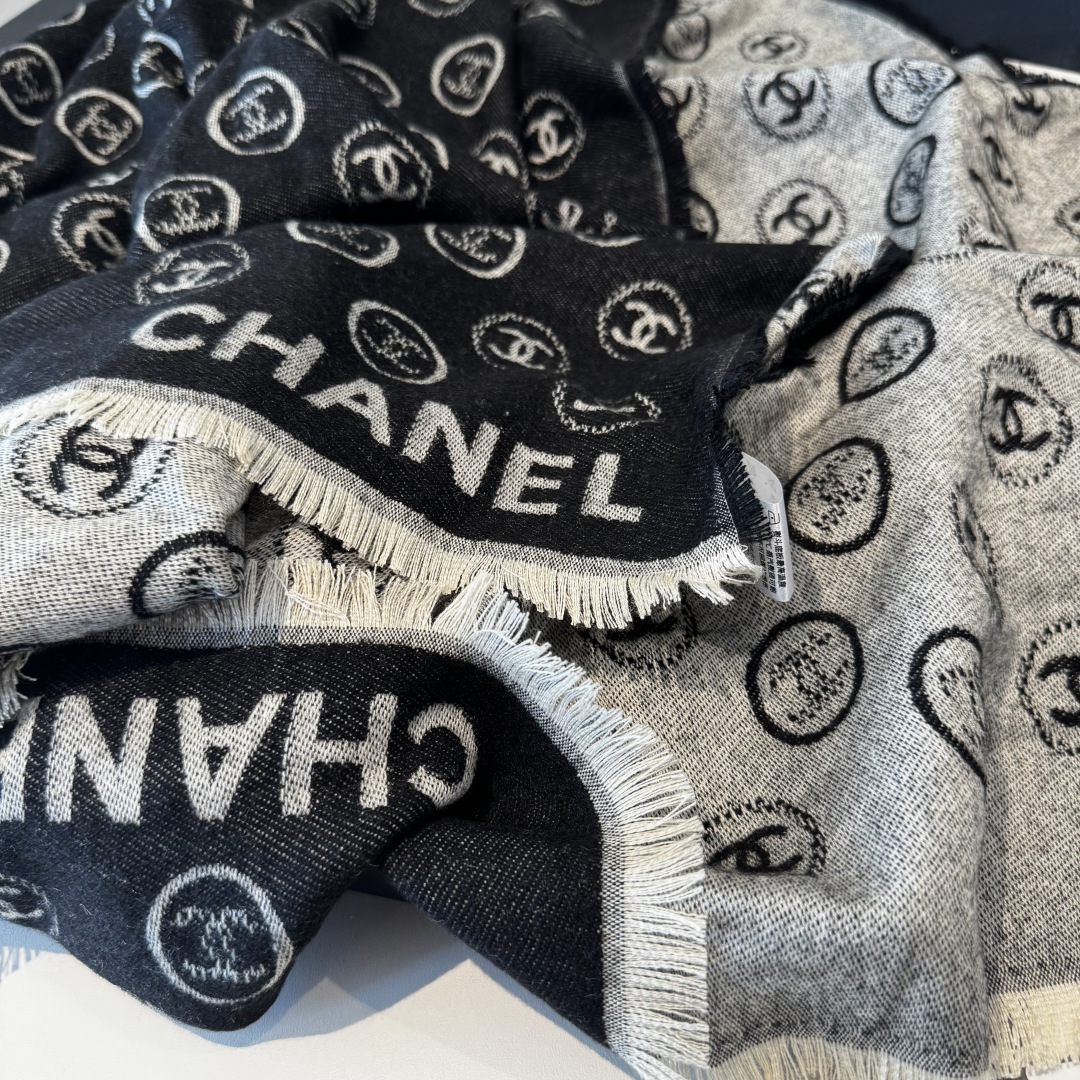 Chanel Chanel香家 高级舒适 气质 相信我的就收吧 香奈儿这款触动内心的柔美围巾