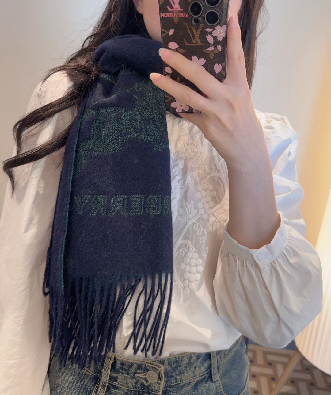 Burberry Burberry · 巴宝莉双面围巾 的要疯掉了 太有型太有魅力了 非常斯文 的秋冬单品 真的很喜欢