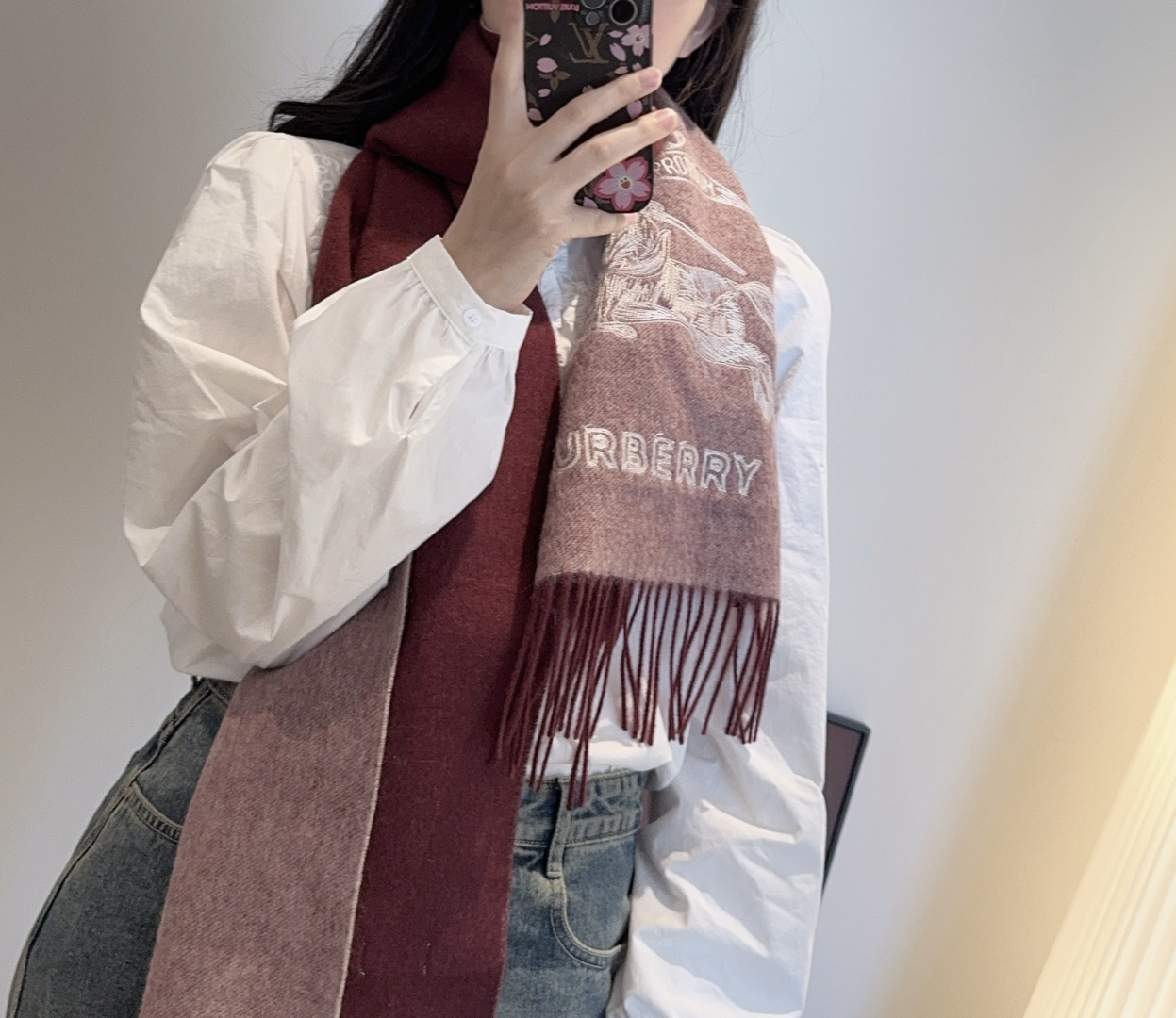Burberry Burberry · 巴宝莉双面围巾 的要疯掉了 太有型太有魅力了 非常斯文 的秋冬单品 真的很喜欢