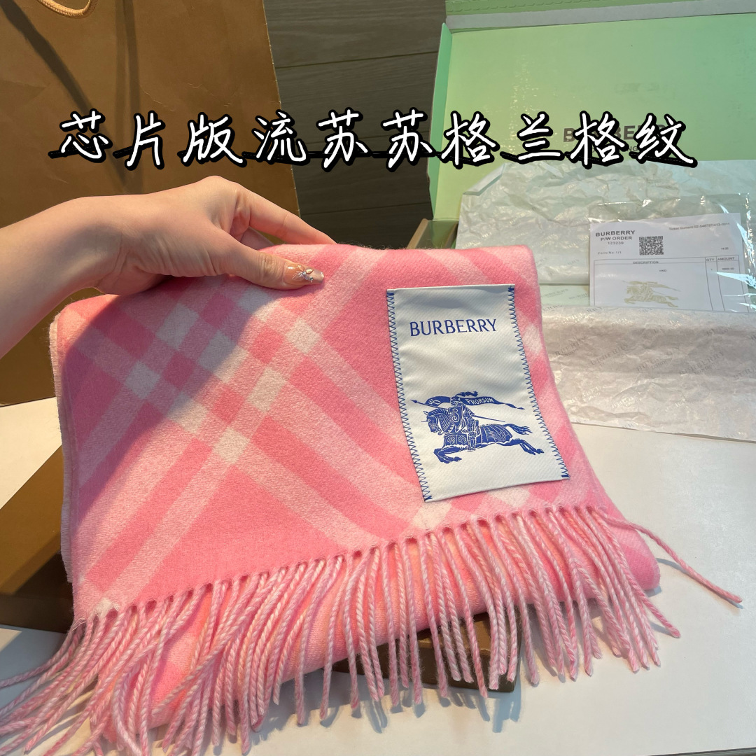Burberry Burberry新款苏格兰格纹羊绒围巾 继全智贤带火的格纹款围巾之后 Bur又一款力作上市