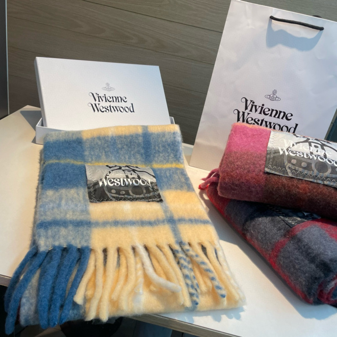 新款到货‼️𝐕𝐢𝐯𝐢𝐞𝐧𝐧𝐞 𝐖𝐞𝐬𝐭𝐰𝐨𝐨𝐝🪐✨经典大土星马海毛围巾 vivienne westwoo