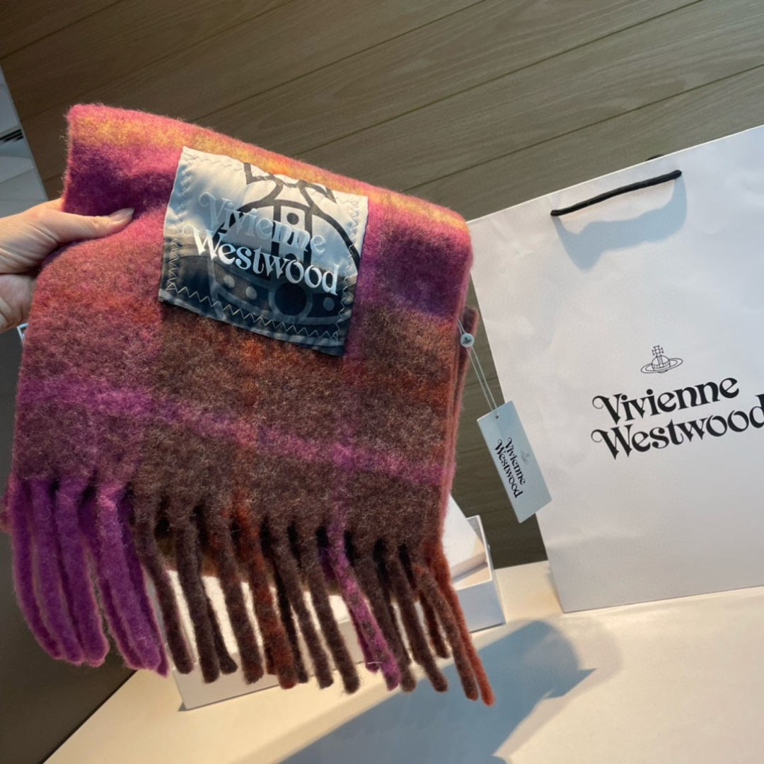 新款到货‼️𝐕𝐢𝐯𝐢𝐞𝐧𝐧𝐞 𝐖𝐞𝐬𝐭𝐰𝐨𝐨𝐝🪐✨经典大土星马海毛围巾 vivienne westwoo