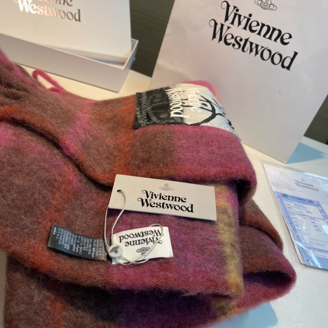 新款到货‼️𝐕𝐢𝐯𝐢𝐞𝐧𝐧𝐞 𝐖𝐞𝐬𝐭𝐰𝐨𝐨𝐝🪐✨经典大土星马海毛围巾 vivienne westwoo