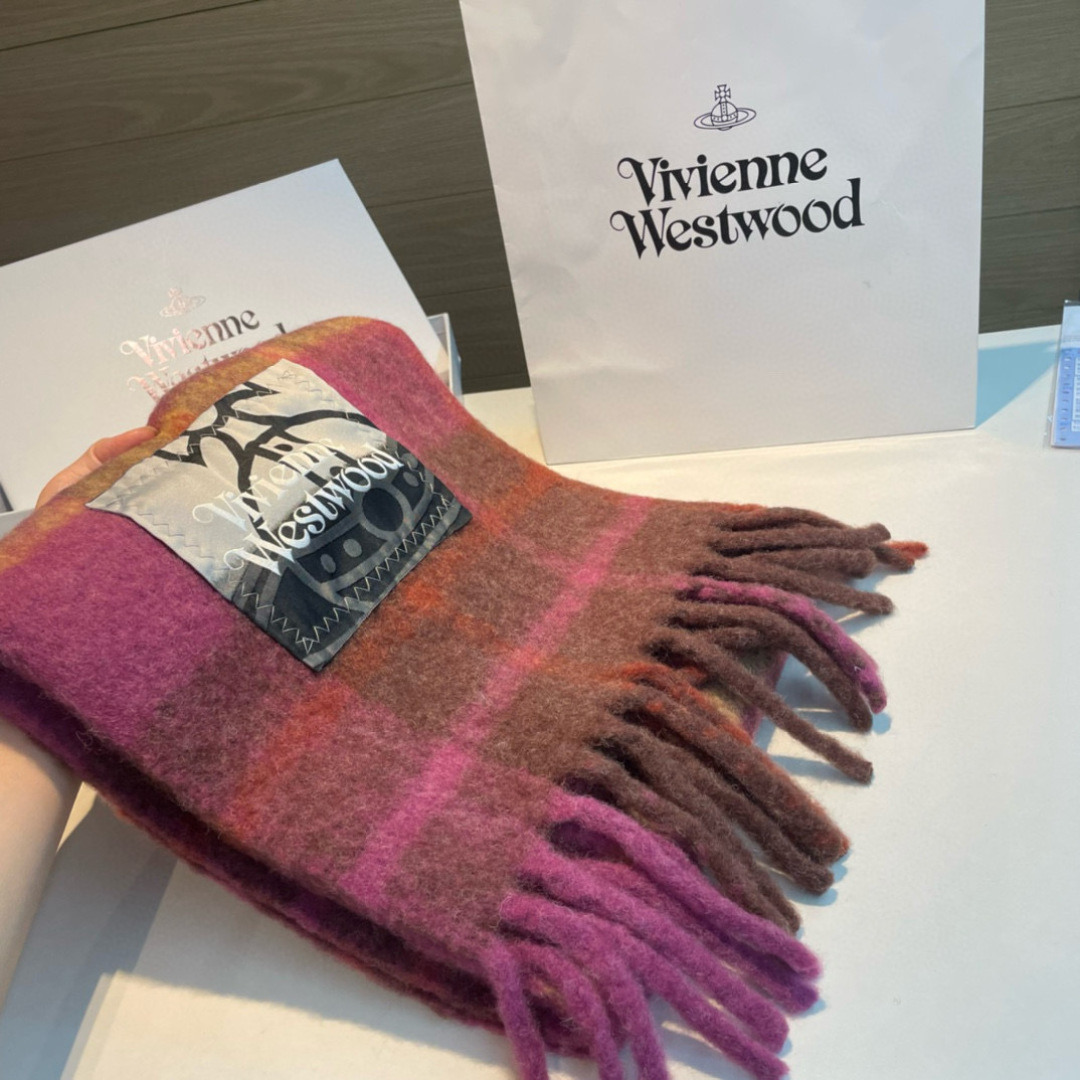 新款到货‼️𝐕𝐢𝐯𝐢𝐞𝐧𝐧𝐞 𝐖𝐞𝐬𝐭𝐰𝐨𝐨𝐝🪐✨经典大土星马海毛围巾 vivienne westwoo