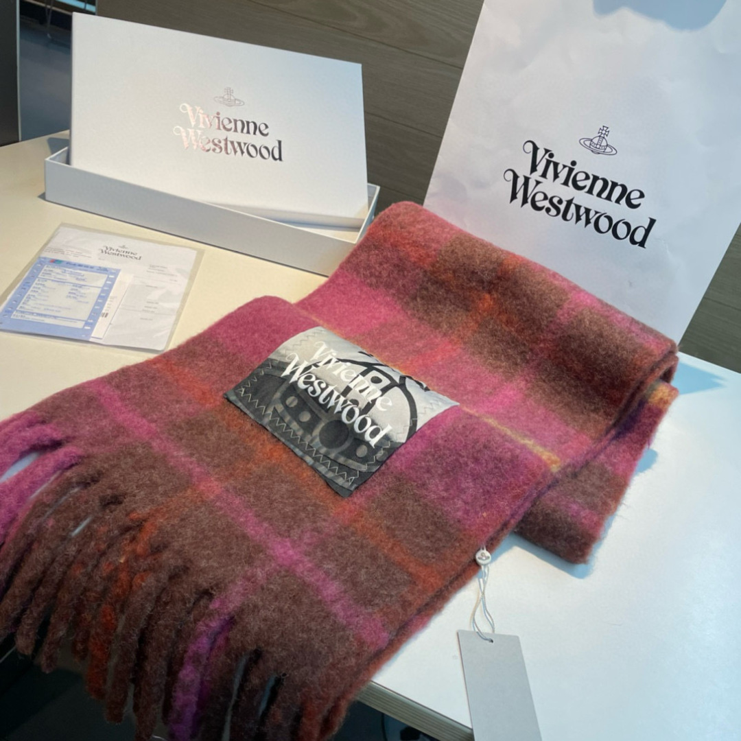 新款到货‼️𝐕𝐢𝐯𝐢𝐞𝐧𝐧𝐞 𝐖𝐞𝐬𝐭𝐰𝐨𝐨𝐝🪐✨经典大土星马海毛围巾 vivienne westwoo