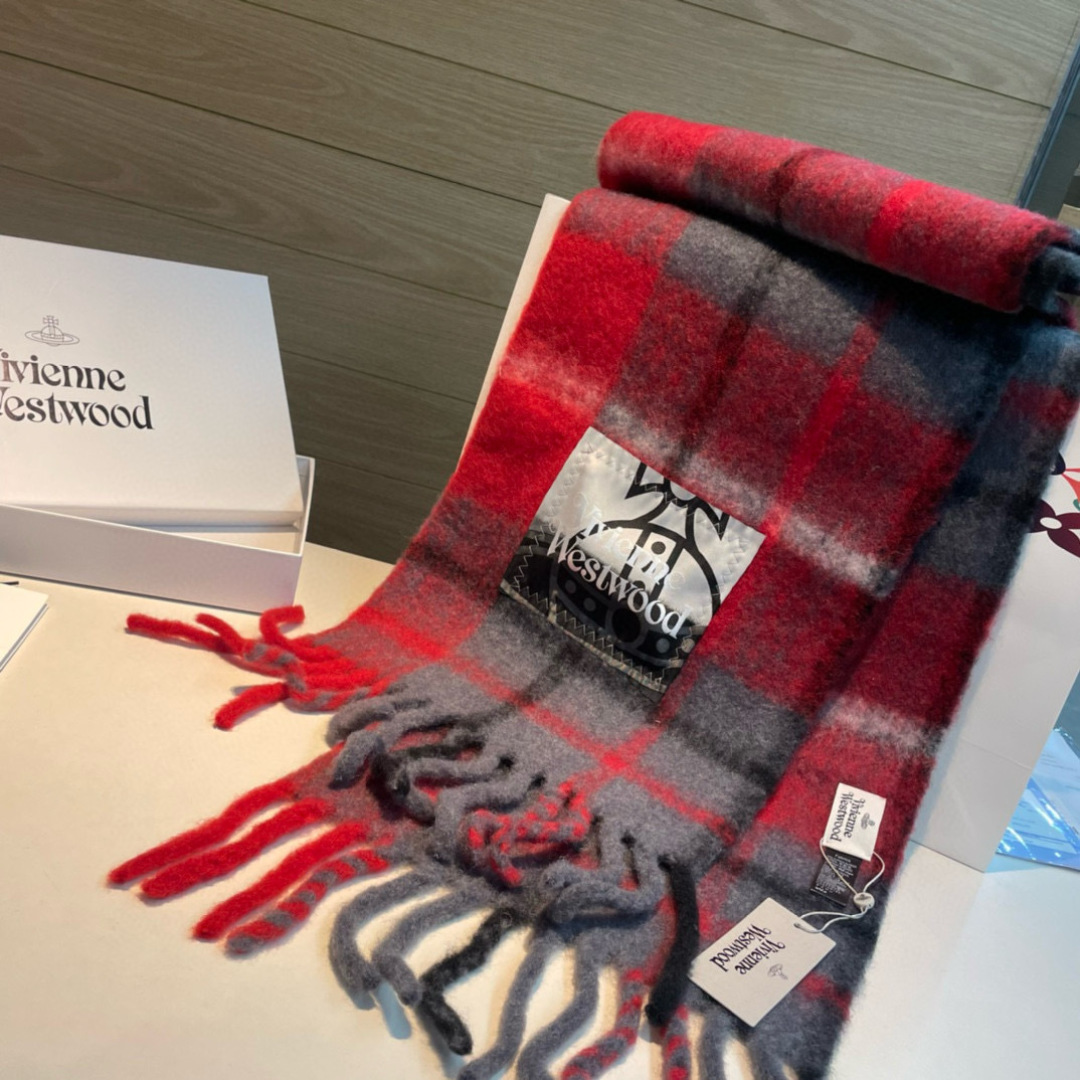 新款到货‼️𝐕𝐢𝐯𝐢𝐞𝐧𝐧𝐞 𝐖𝐞𝐬𝐭𝐰𝐨𝐨𝐝🪐✨经典大土星马海毛围巾 vivienne westwoo