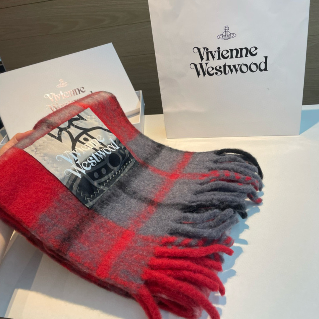 新款到货‼️𝐕𝐢𝐯𝐢𝐞𝐧𝐧𝐞 𝐖𝐞𝐬𝐭𝐰𝐨𝐨𝐝🪐✨经典大土星马海毛围巾 vivienne westwoo