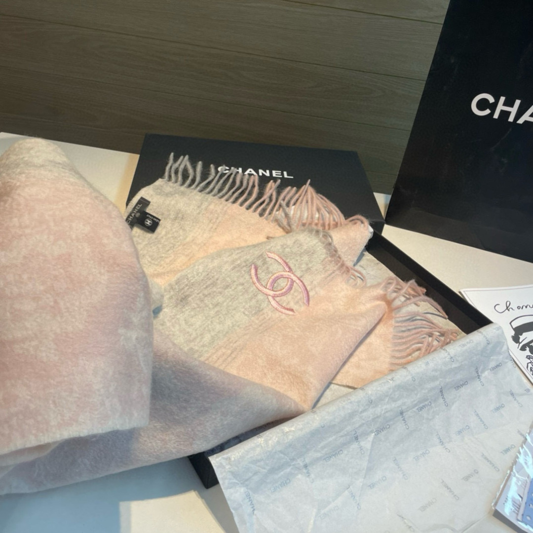 【CHANEL·香奈儿 】喜欢有颜值，高质量的亲可入手，名媛单品，无论怎么搭配都是满满的气质感，100%