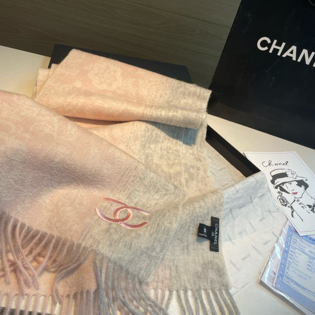 【CHANEL·香奈儿 】喜欢有颜值，高质量的亲可入手，名媛单品，无论怎么搭配都是满满的气质感，100%