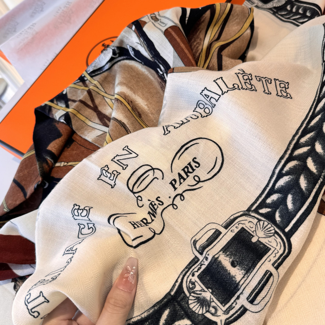 爱马仕（Hermes）2025年秋冬抢先 上新💞【双面同色丝毛方巾】手工卷边山羊绒和真丝混纺披肩（70%
