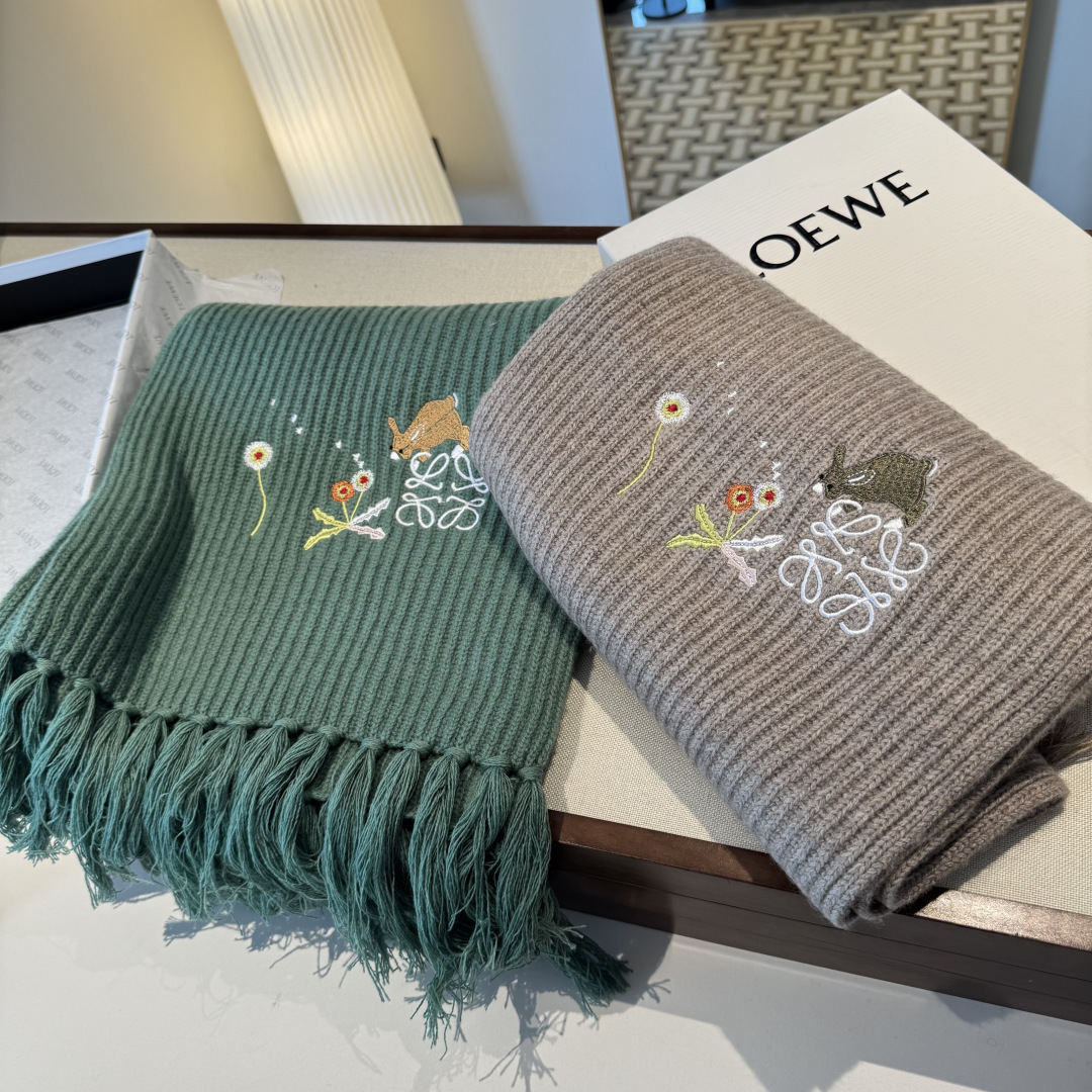 Loewe✖️Sunafujita联名款 小兔花卉刺绣流苏 原单！重磅推荐！新款针织围巾！低调的奢侈感。
