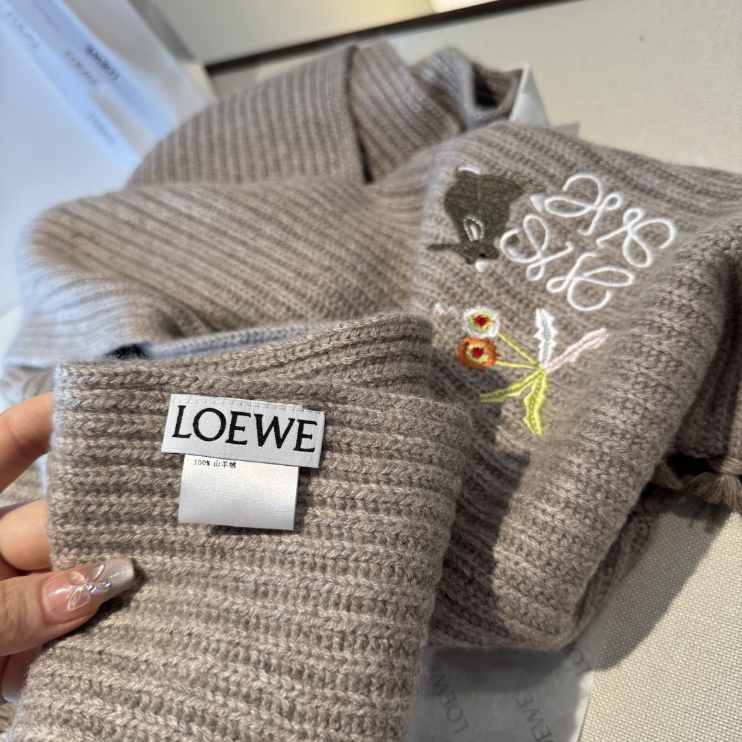 Loewe✖️Sunafujita联名款 小兔花卉刺绣流苏 原单！重磅推荐！新款针织围巾！低调的奢侈感。