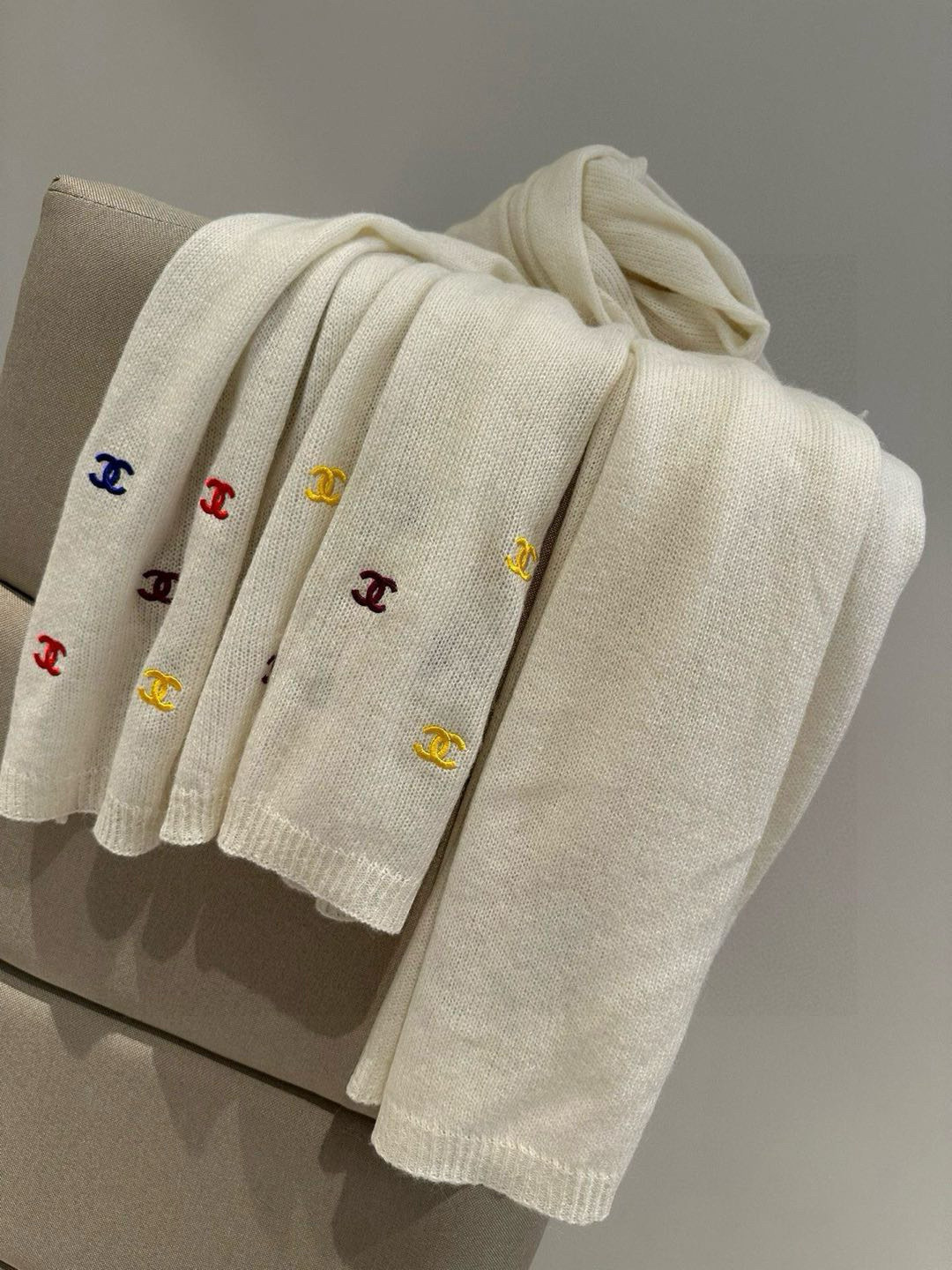 CHANEL羊绒长巾👏💙顶级原单正品旷世绝美【小香披肩】羊绒围巾，顶级高端货👼【绝对值得珍藏👍】👏香奈儿