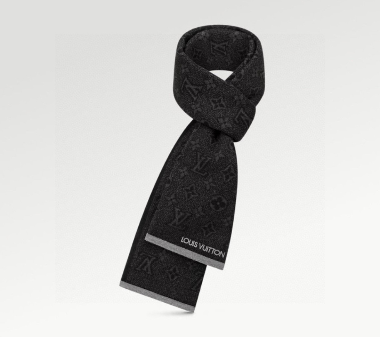 男士福利 3D Monogram 围巾依托精湛针织工艺，为路易威登经典元素勾勒摩登撞色轮廓。搭配同系列针