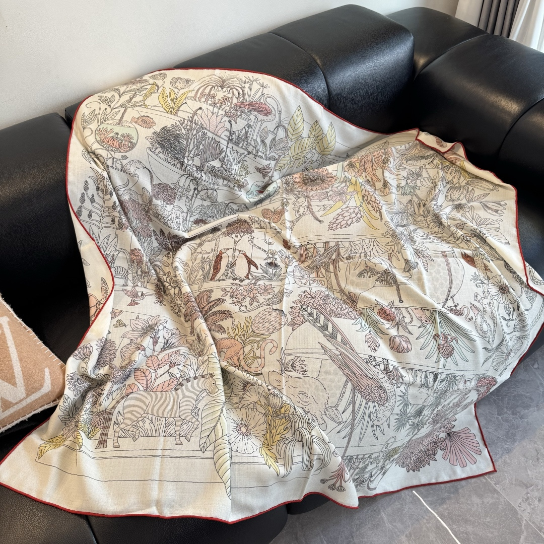 爱马仕（Hermes）2025年秋冬抢先 上新💞【双面同色丝毛方巾】手工卷边山羊绒和真丝混纺披肩（70%