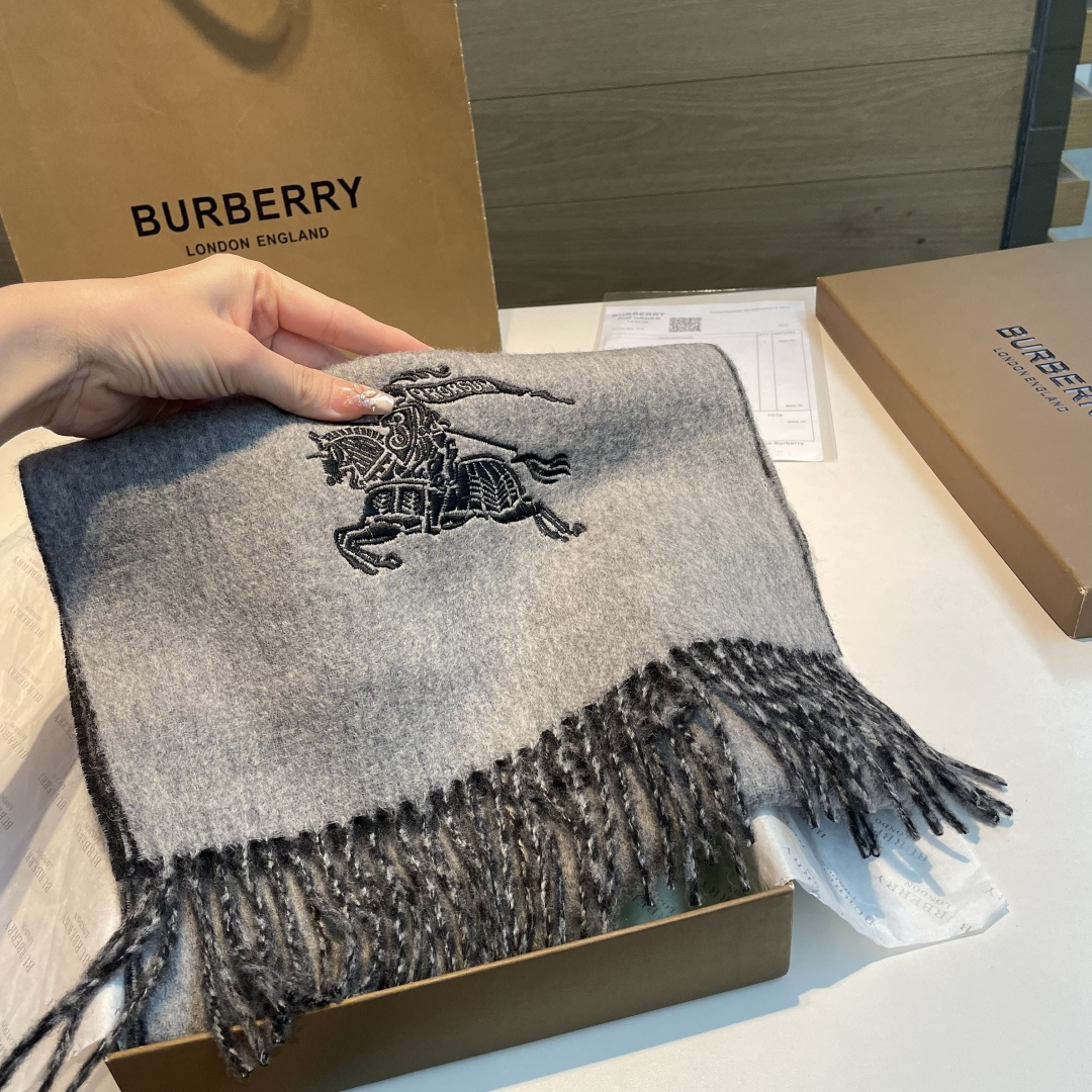 ✨✨Burberry · 巴宝莉双面围巾❗好看的要疯掉了，太有型太有魅力了❗❗非常斯文时尚的秋冬单品！真