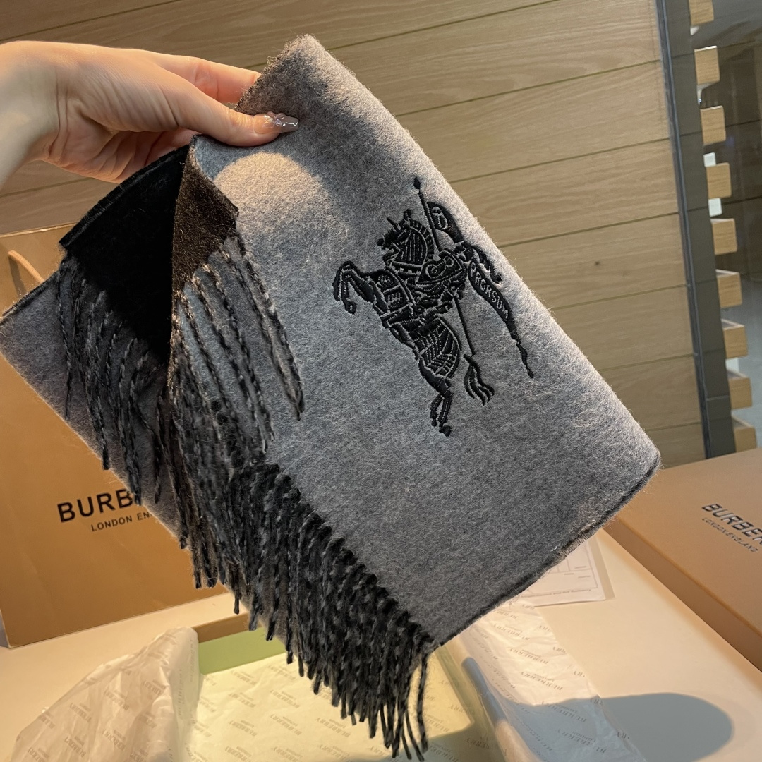 ✨✨Burberry · 巴宝莉双面围巾❗好看的要疯掉了，太有型太有魅力了❗❗非常斯文时尚的秋冬单品！真