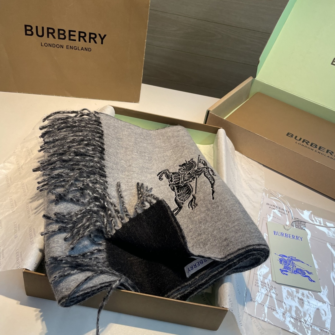 ✨✨Burberry · 巴宝莉双面围巾❗好看的要疯掉了，太有型太有魅力了❗❗非常斯文时尚的秋冬单品！真