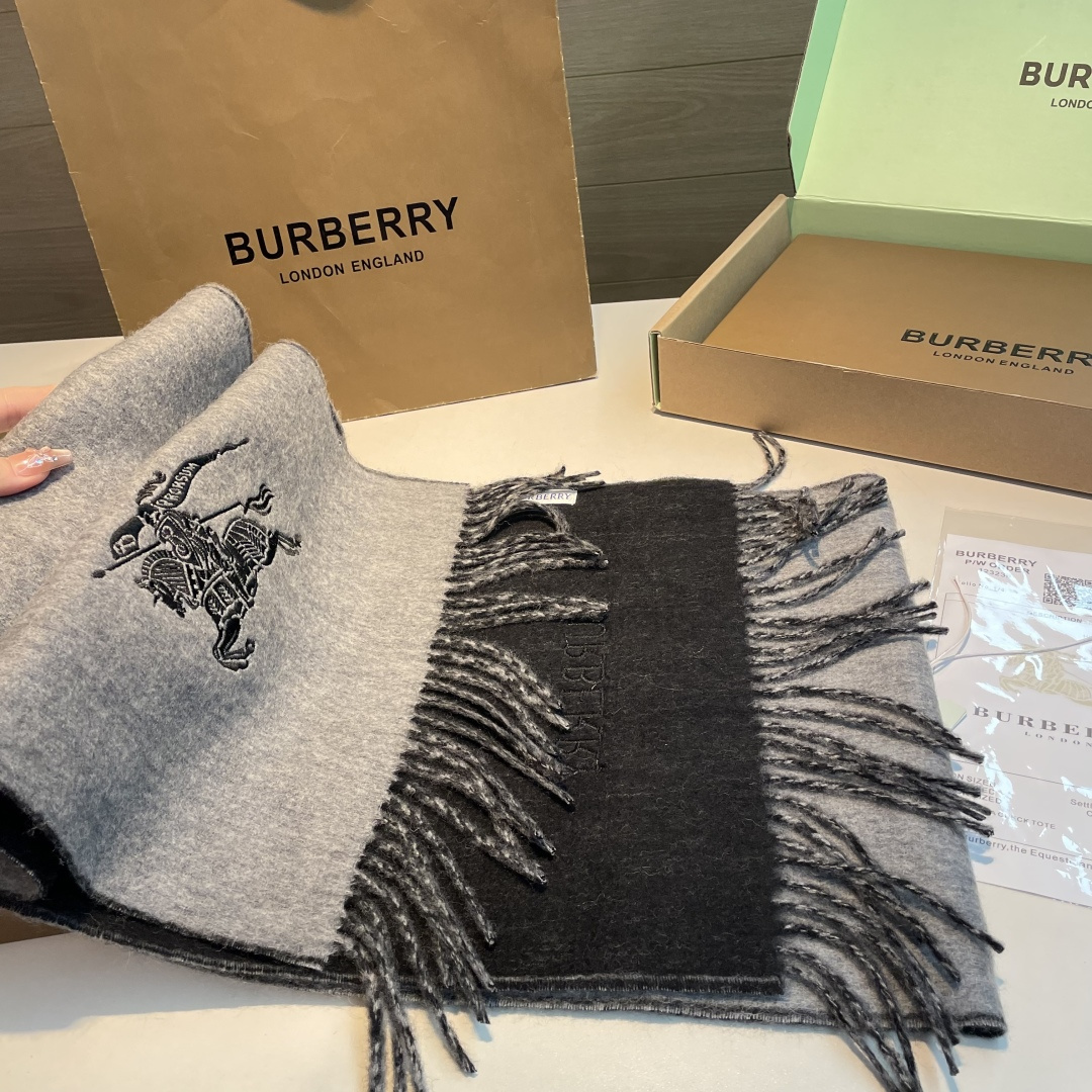 ✨✨Burberry · 巴宝莉双面围巾❗好看的要疯掉了，太有型太有魅力了❗❗非常斯文时尚的秋冬单品！真