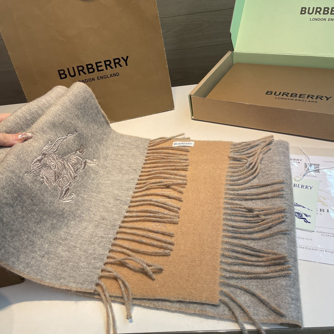 ✨✨Burberry · 巴宝莉双面围巾❗好看的要疯掉了，太有型太有魅力了❗❗非常斯文时尚的秋冬单品！真