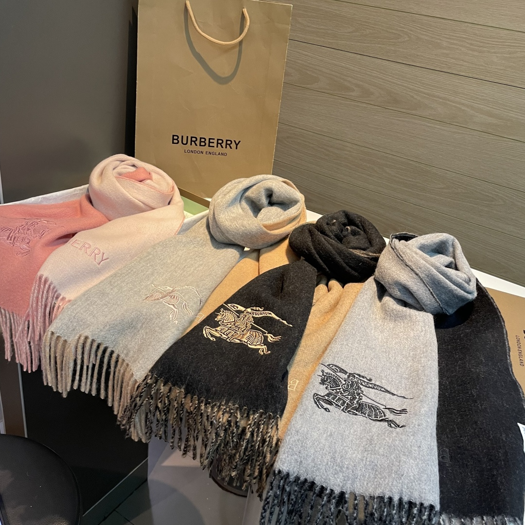✨✨Burberry · 巴宝莉双面围巾❗好看的要疯掉了，太有型太有魅力了❗❗非常斯文时尚的秋冬单品！真
