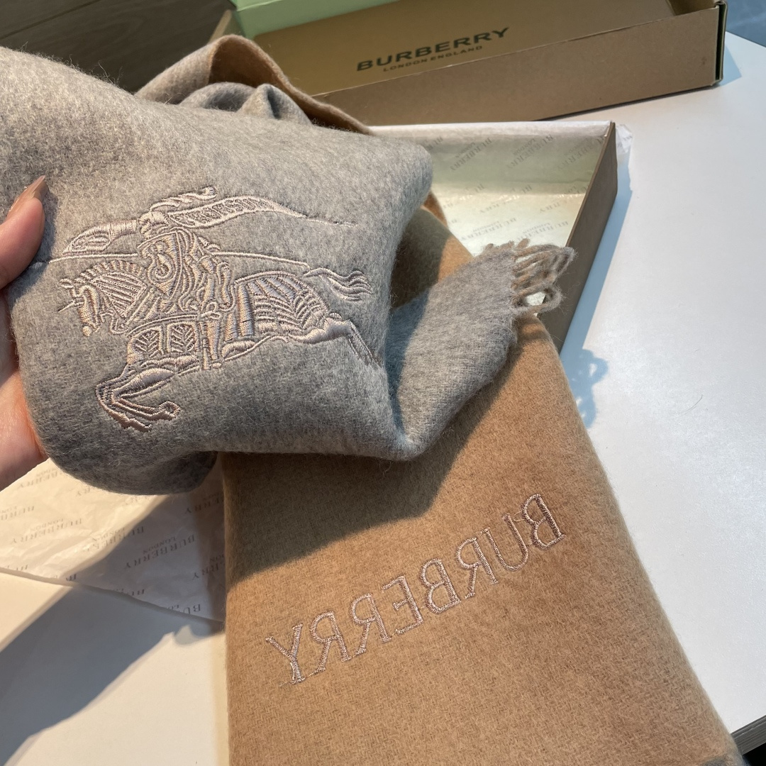 ✨✨Burberry · 巴宝莉双面围巾❗好看的要疯掉了，太有型太有魅力了❗❗非常斯文时尚的秋冬单品！真