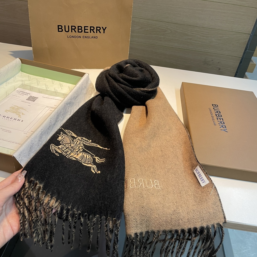 ✨✨Burberry · 巴宝莉双面围巾❗好看的要疯掉了，太有型太有魅力了❗❗非常斯文时尚的秋冬单品！真