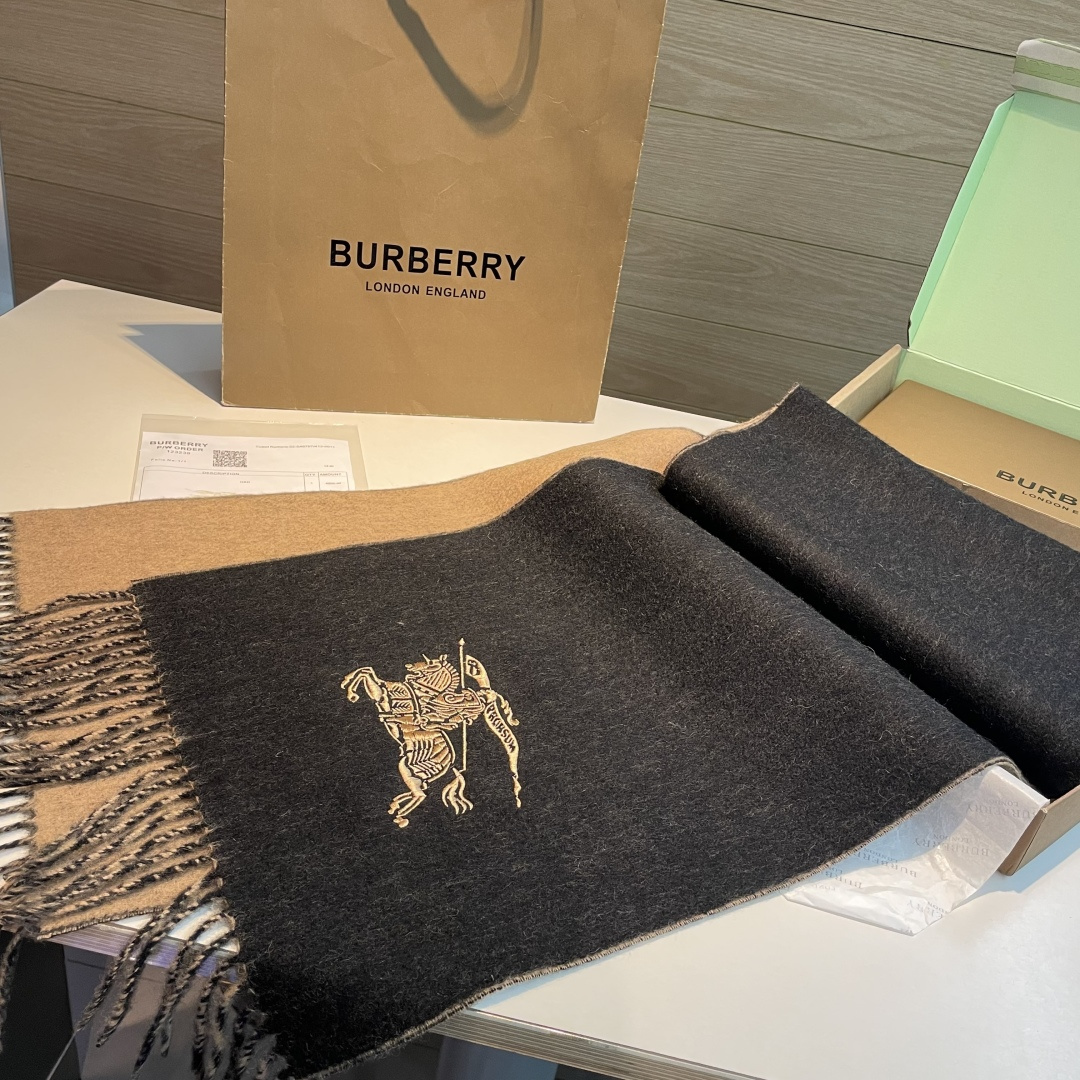 ✨✨Burberry · 巴宝莉双面围巾❗好看的要疯掉了，太有型太有魅力了❗❗非常斯文时尚的秋冬单品！真