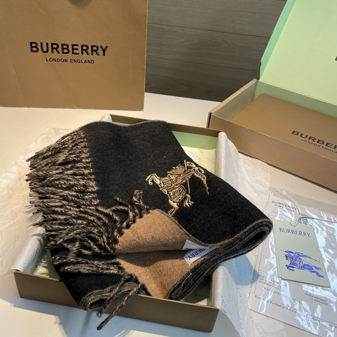 ✨✨Burberry · 巴宝莉双面围巾❗好看的要疯掉了，太有型太有魅力了❗❗非常斯文时尚的秋冬单品！真