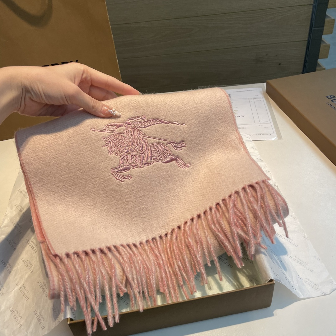 ✨✨Burberry · 巴宝莉双面围巾❗好看的要疯掉了，太有型太有魅力了❗❗非常斯文时尚的秋冬单品！真