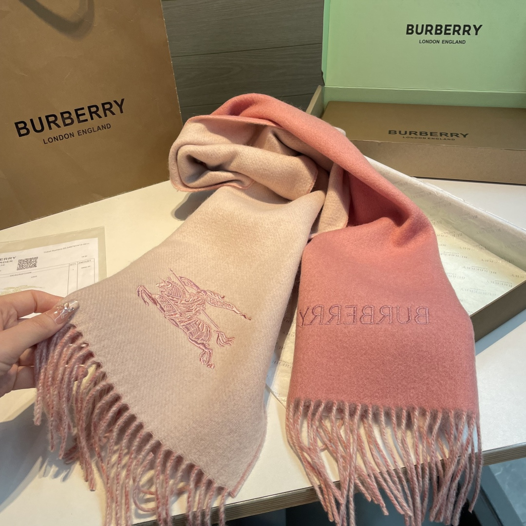 ✨✨Burberry · 巴宝莉双面围巾❗好看的要疯掉了，太有型太有魅力了❗❗非常斯文时尚的秋冬单品！真