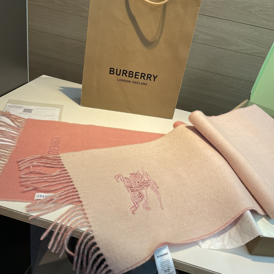 ✨✨Burberry · 巴宝莉双面围巾❗好看的要疯掉了，太有型太有魅力了❗❗非常斯文时尚的秋冬单品！真