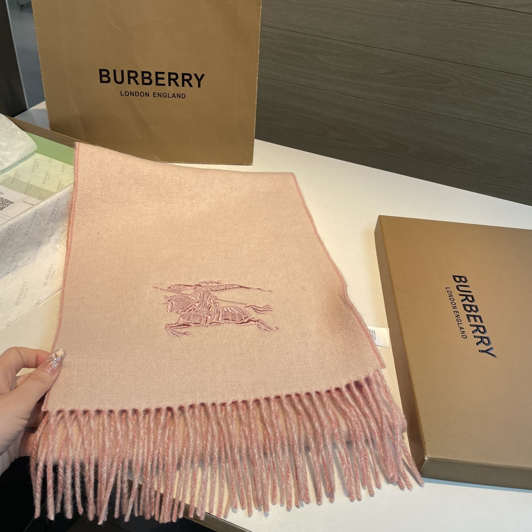 ✨✨Burberry · 巴宝莉双面围巾❗好看的要疯掉了，太有型太有魅力了❗❗非常斯文时尚的秋冬单品！真