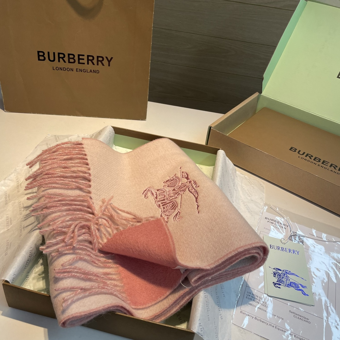 ✨✨Burberry · 巴宝莉双面围巾❗好看的要疯掉了，太有型太有魅力了❗❗非常斯文时尚的秋冬单品！真