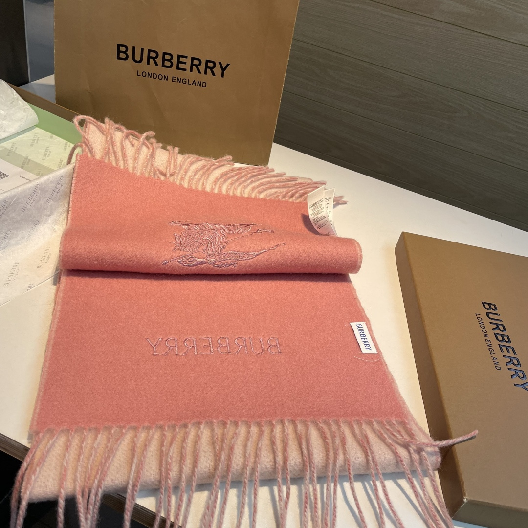 ✨✨Burberry · 巴宝莉双面围巾❗好看的要疯掉了，太有型太有魅力了❗❗非常斯文时尚的秋冬单品！真