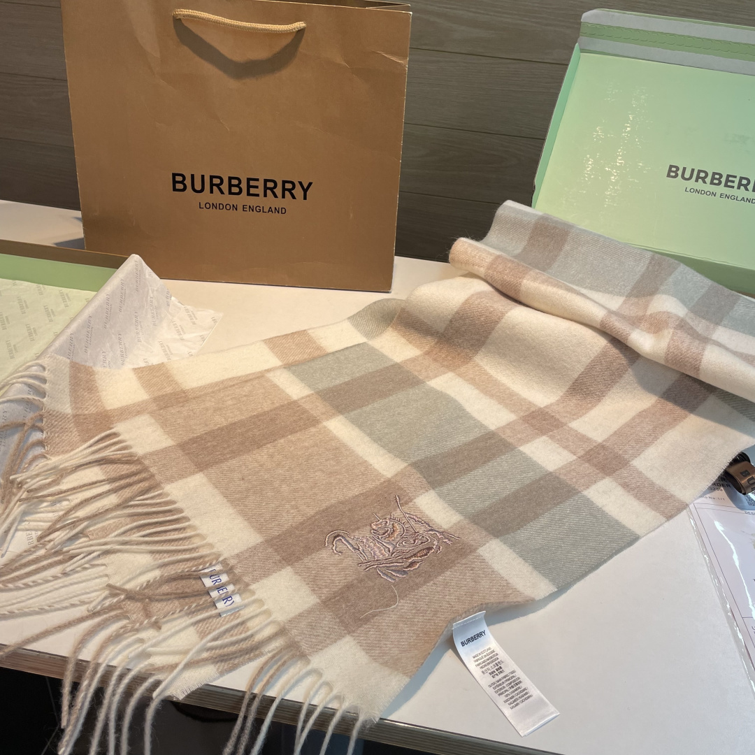 ✨✨Burberry · 巴宝莉双面围巾❗好看的要疯掉了，太有型太有魅力了❗❗非常斯文时尚的秋冬单品！真
