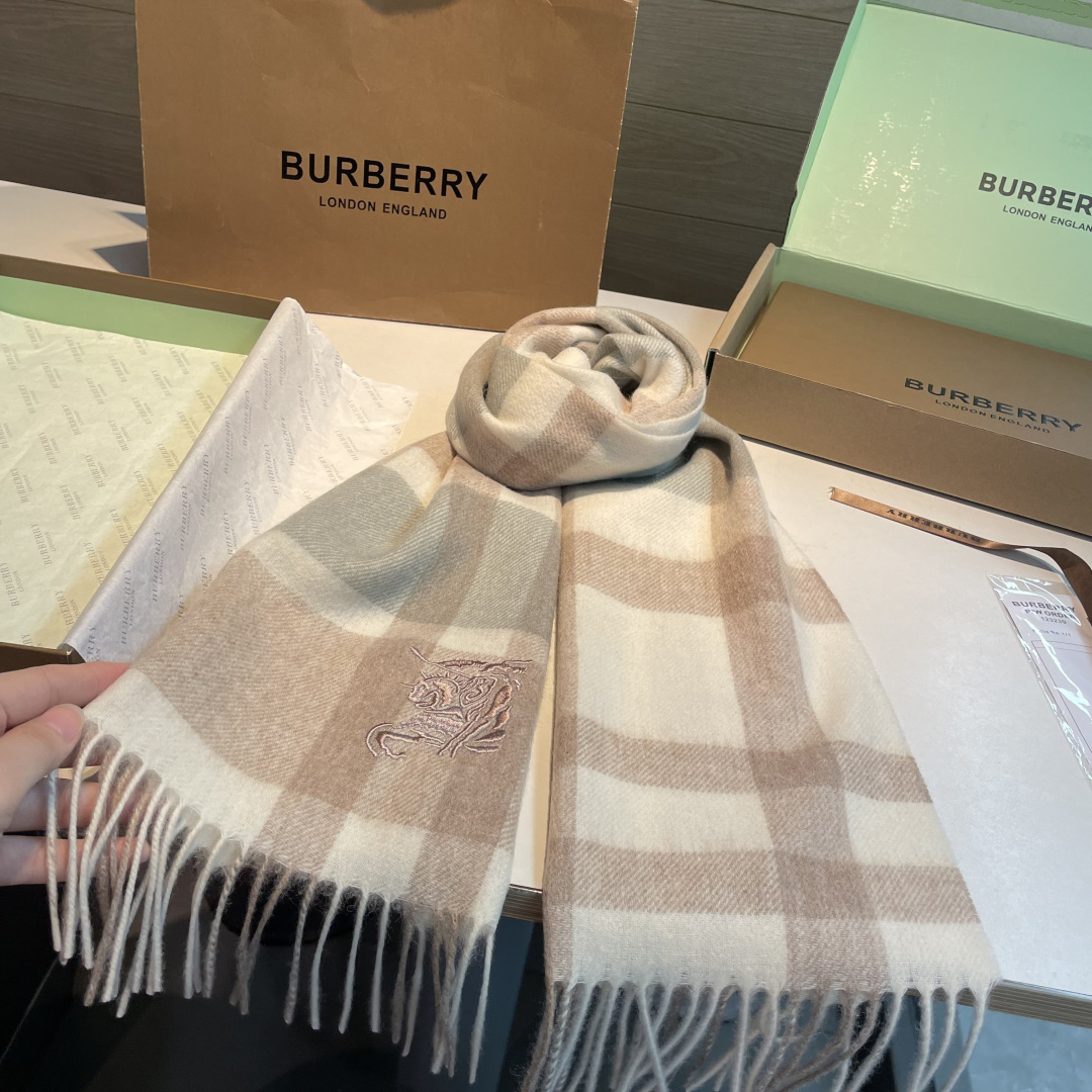 ✨✨Burberry · 巴宝莉双面围巾❗好看的要疯掉了，太有型太有魅力了❗❗非常斯文时尚的秋冬单品！真