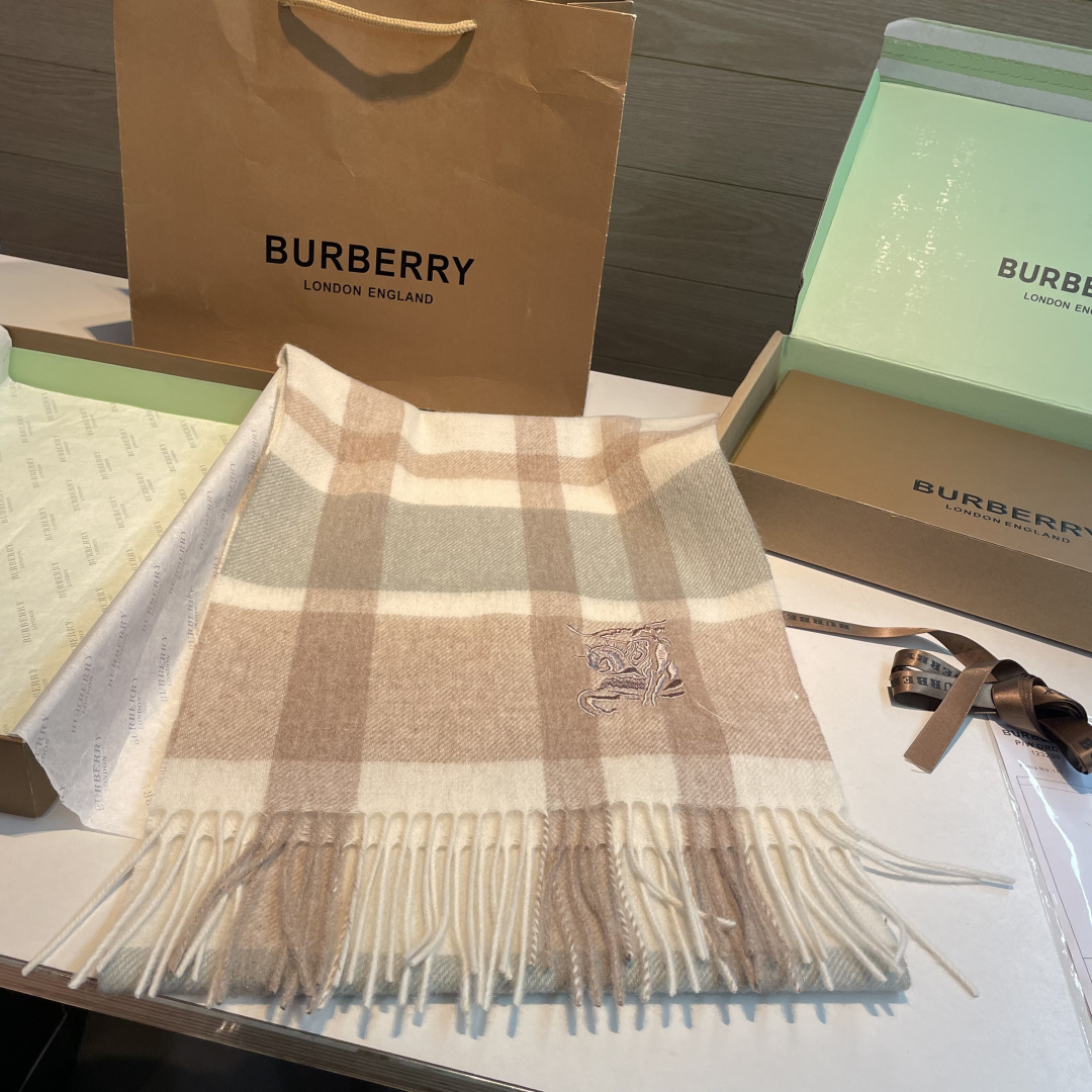 ✨✨Burberry · 巴宝莉双面围巾❗好看的要疯掉了，太有型太有魅力了❗❗非常斯文时尚的秋冬单品！真