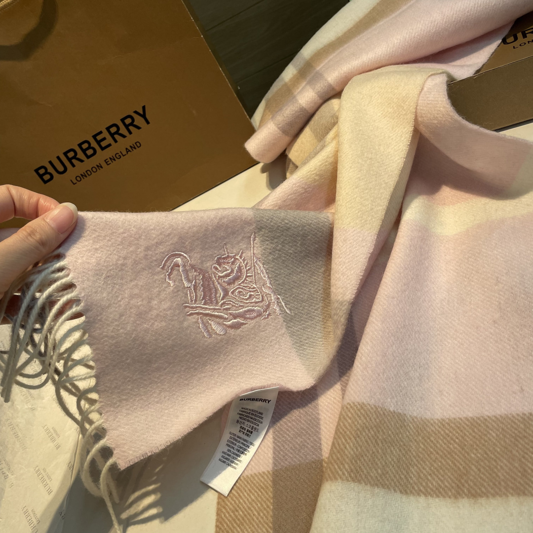 ✨✨Burberry · 巴宝莉双面围巾❗好看的要疯掉了，太有型太有魅力了❗❗非常斯文时尚的秋冬单品！真