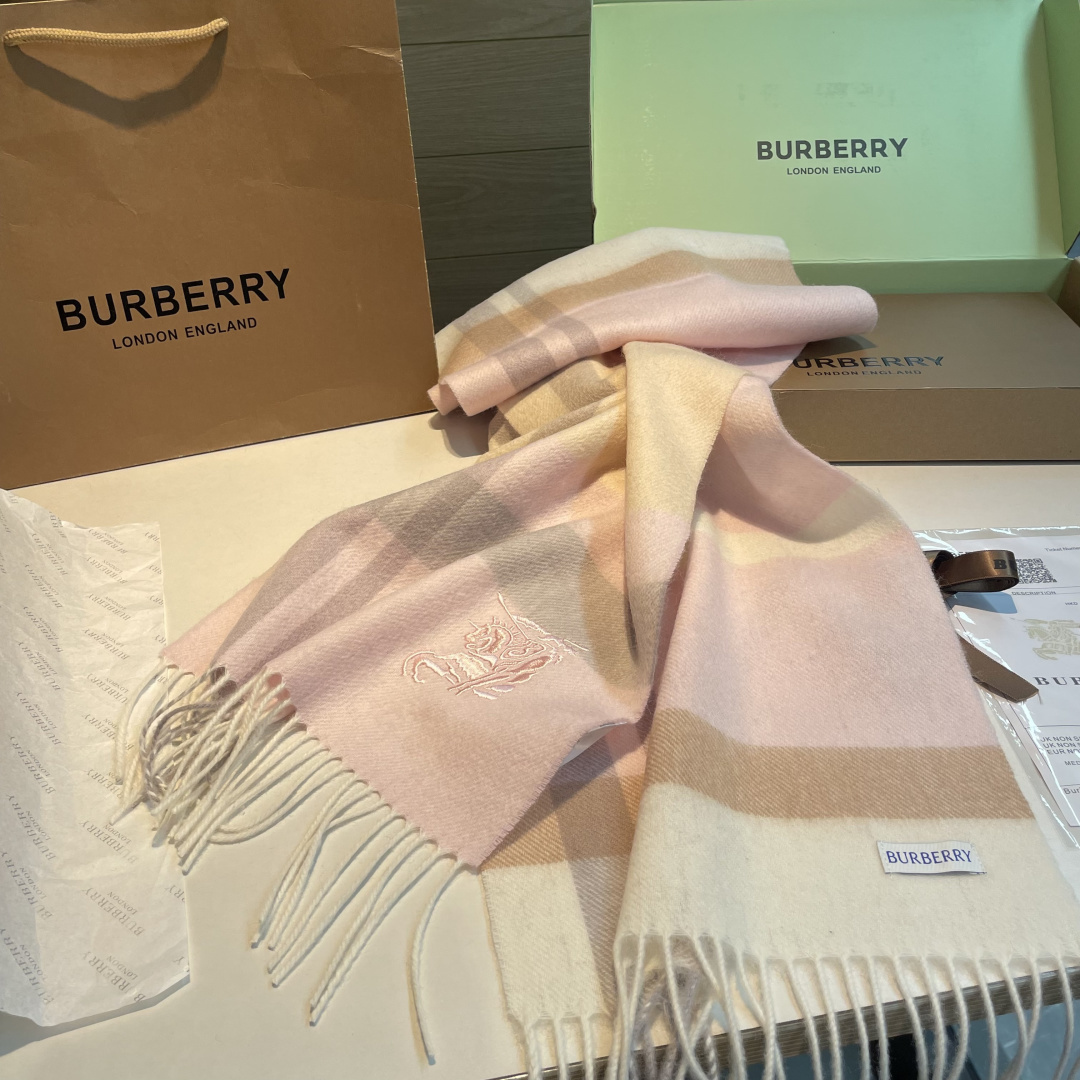 ✨✨Burberry · 巴宝莉双面围巾❗好看的要疯掉了，太有型太有魅力了❗❗非常斯文时尚的秋冬单品！真