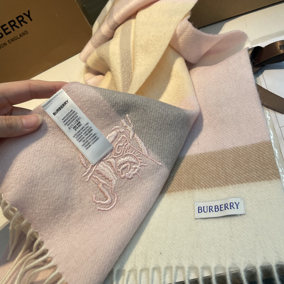 ✨✨Burberry · 巴宝莉双面围巾❗好看的要疯掉了，太有型太有魅力了❗❗非常斯文时尚的秋冬单品！真