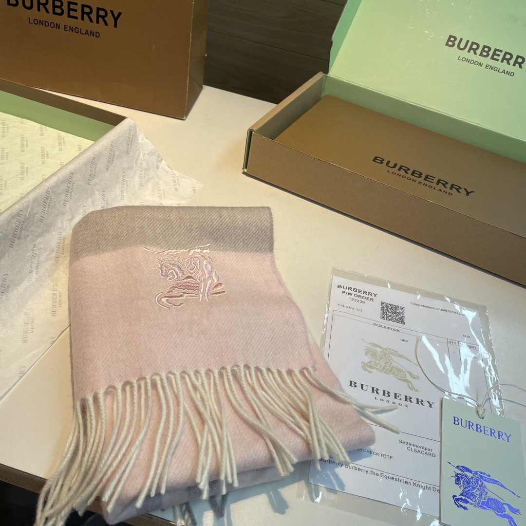 ✨✨Burberry · 巴宝莉双面围巾❗好看的要疯掉了，太有型太有魅力了❗❗非常斯文时尚的秋冬单品！真