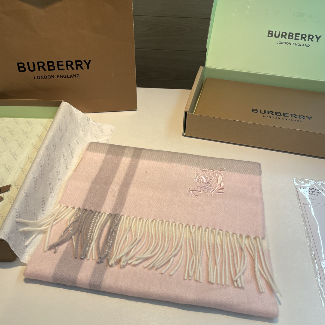 ✨✨Burberry · 巴宝莉双面围巾❗好看的要疯掉了，太有型太有魅力了❗❗非常斯文时尚的秋冬单品！真