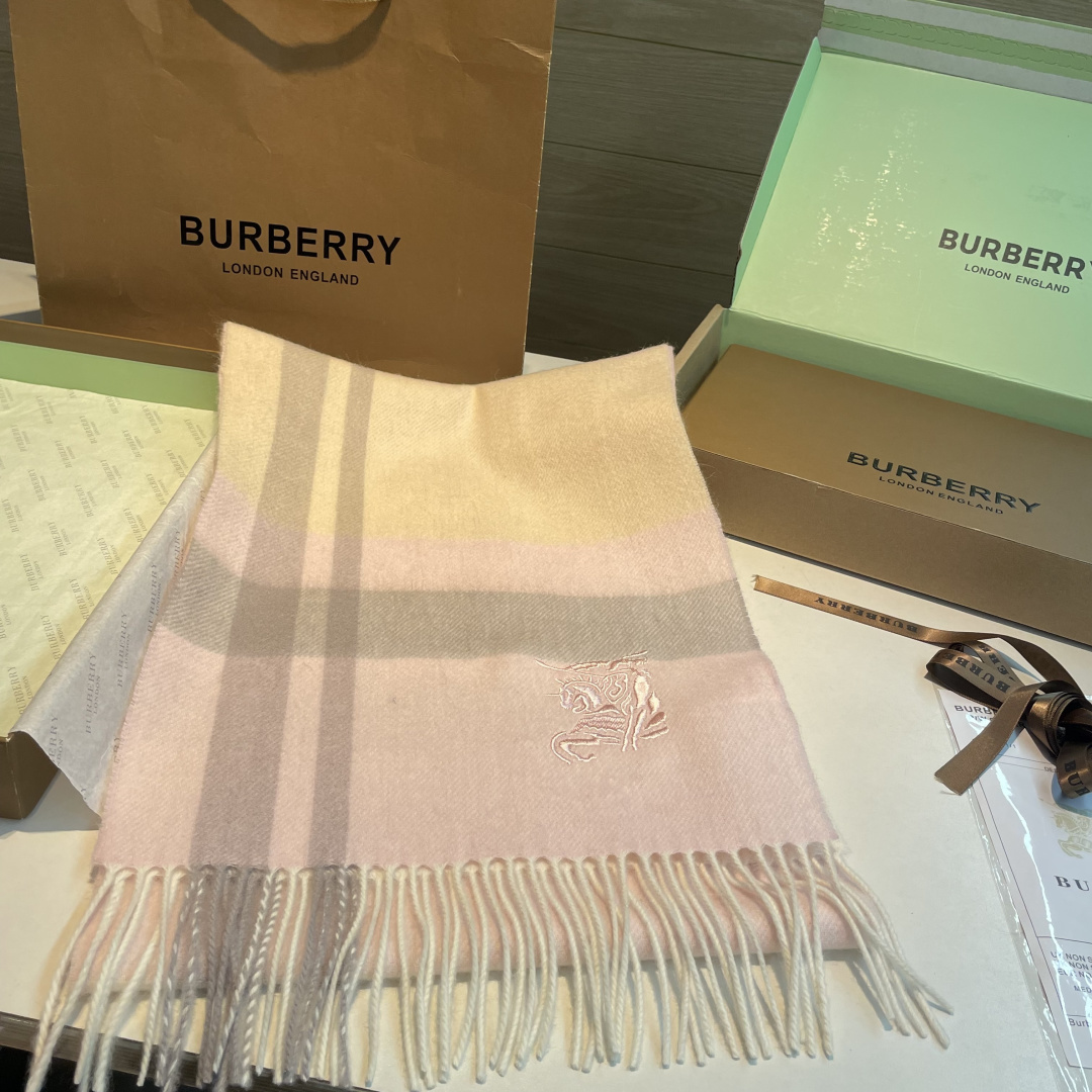 ✨✨Burberry · 巴宝莉双面围巾❗好看的要疯掉了，太有型太有魅力了❗❗非常斯文时尚的秋冬单品！真